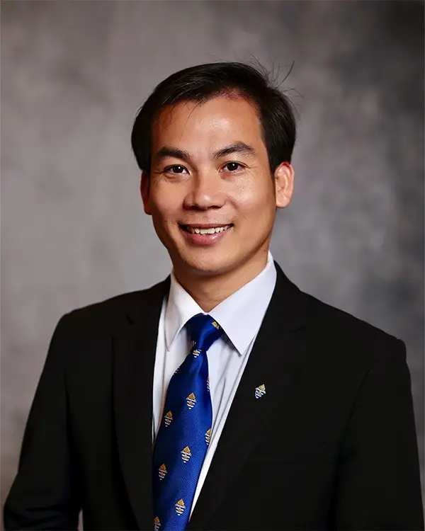 Giao Nguyen headshot